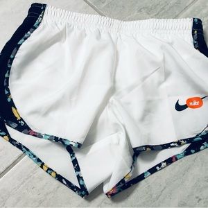 NIKE SHORTS. Girls small. Sz 6/7 NEW
